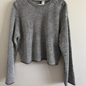 NWT|  H&M Divided Crewneck Pullover Sweater | Size Small
